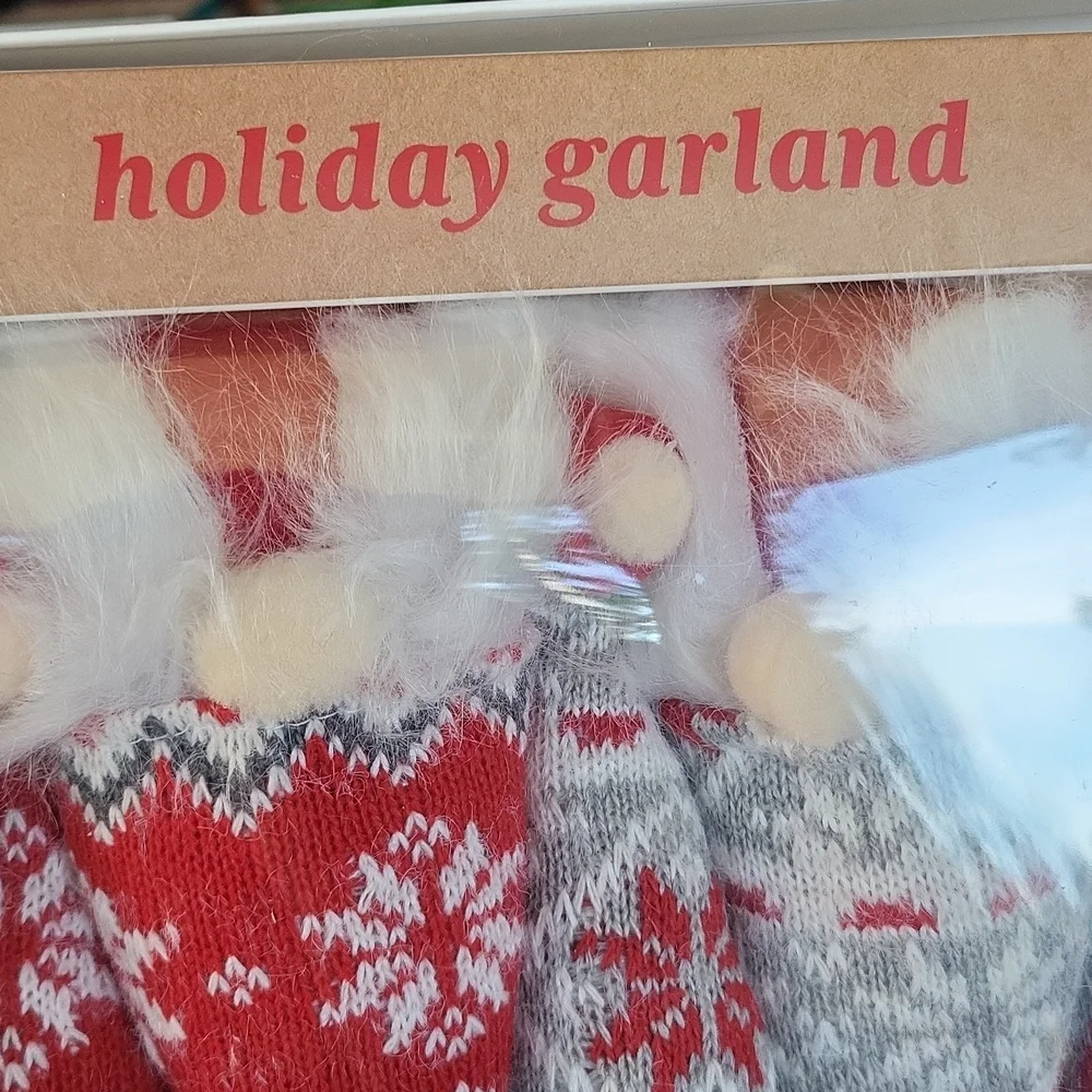 NWOT Adorable Gnome garland